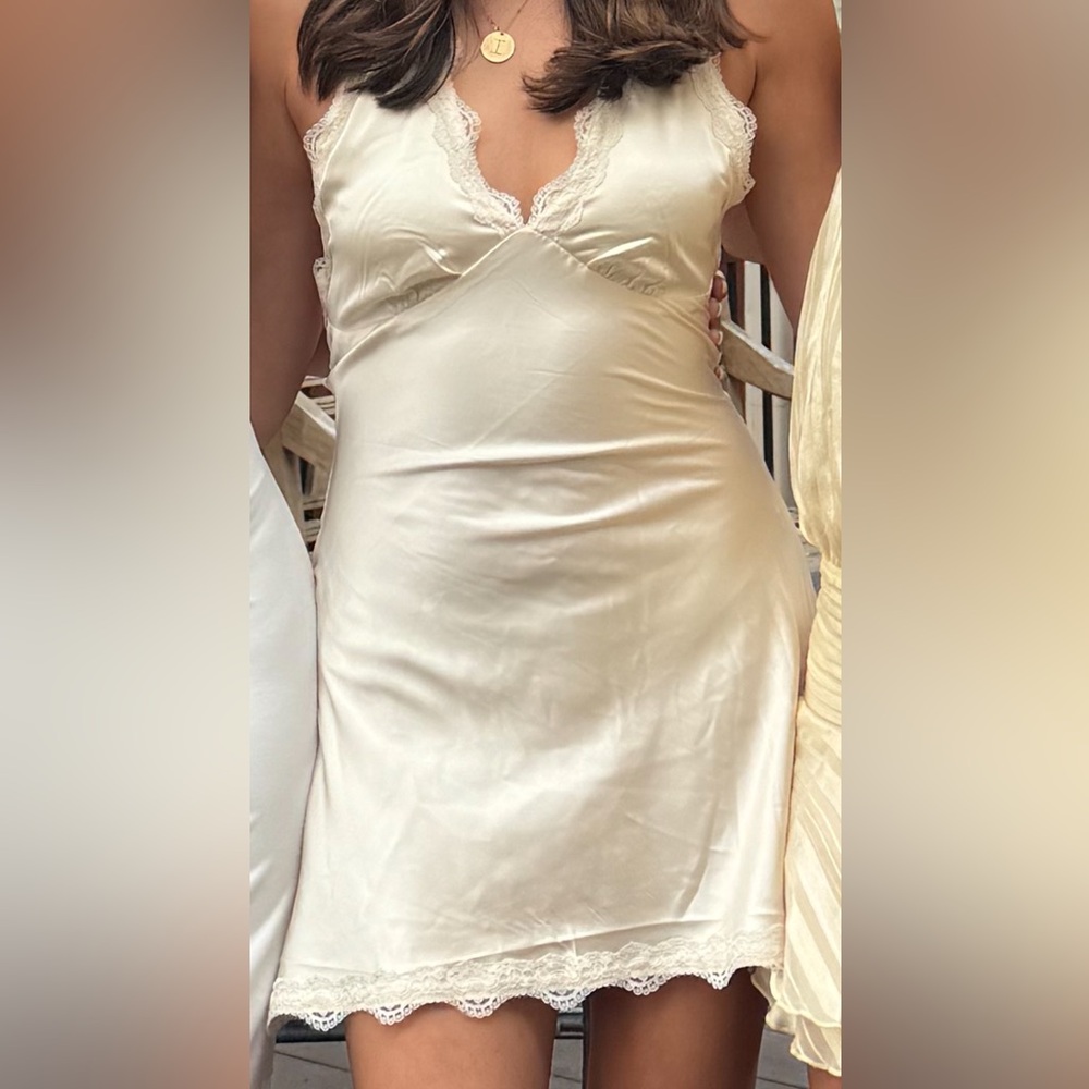 LIONESS mini cream dress 
SIZE XS